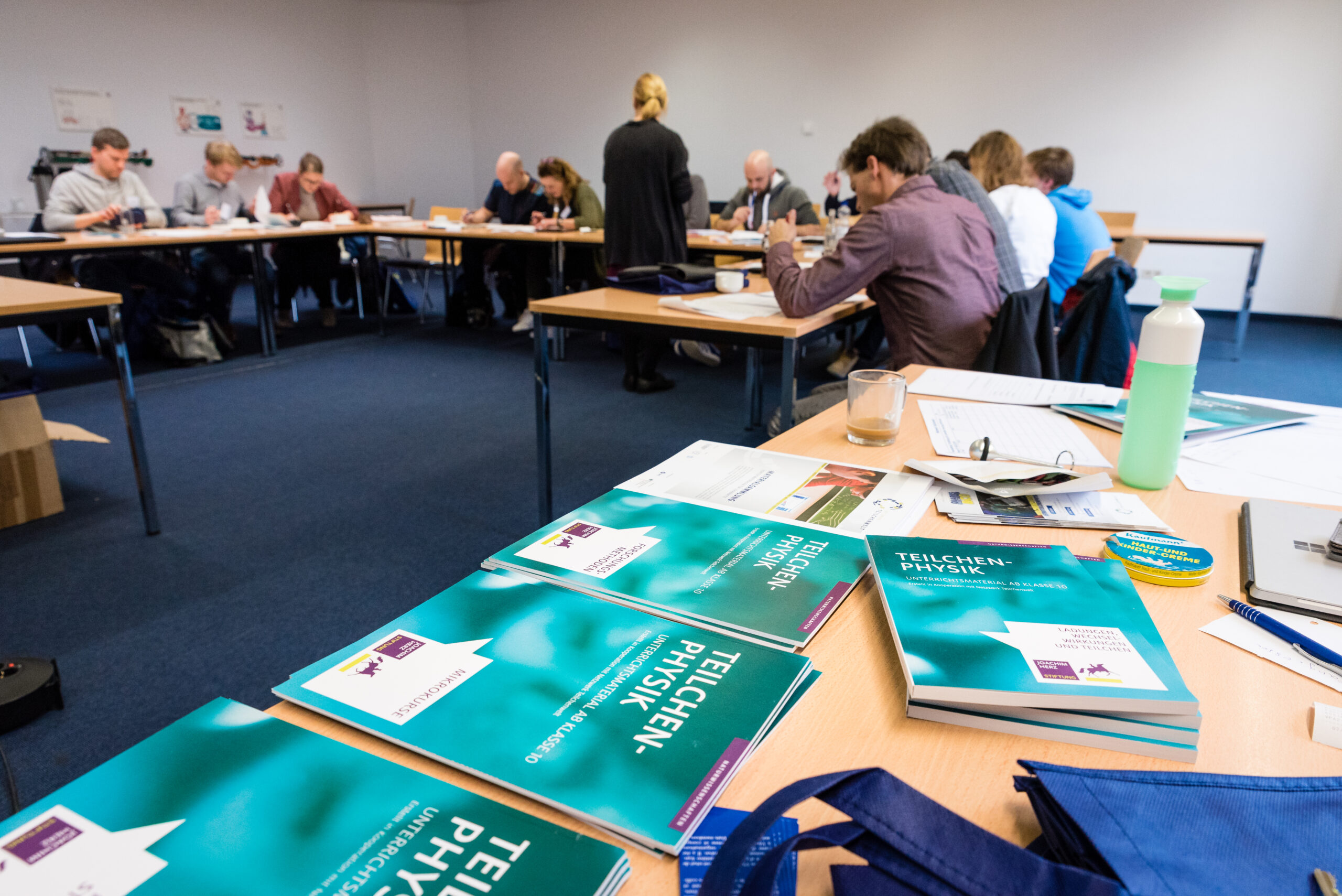 Fortbildungen zur Teilchenphysik in Kooperation mit der Dr. Hans Riegel-Stiftung